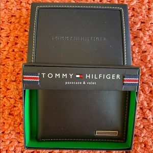 Tommy Hilfiger Leather Passcase & Valet Wallet